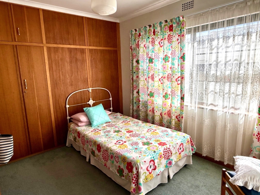 4 Bedroom Property for Sale in Bergzicht Western Cape